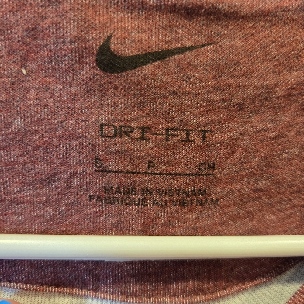 NikePrimary Training Dri-FIT Short Sleeve T-Shirt in Night Maroon/Heather Small - Picture 4 of 7